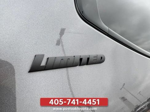 Used 2025 Toyota Tundra Limited AWD/4WD image 45