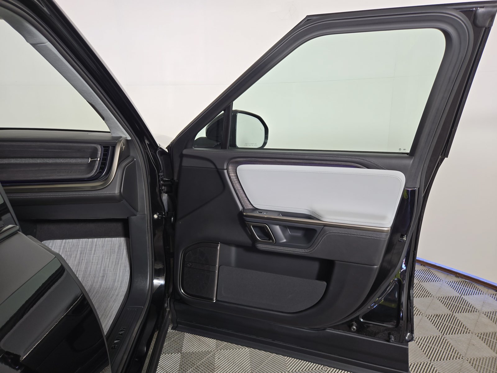 Used 2023 Rivian R1S Adventure Quad AWD/4WD image 18