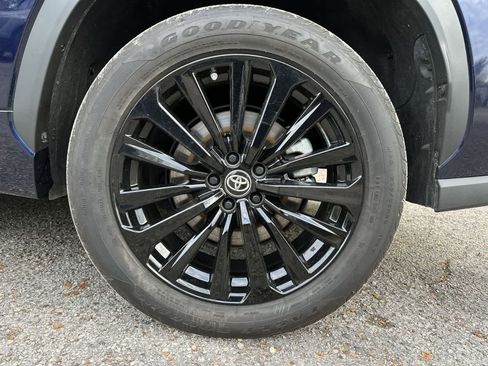 Used 2024 Toyota Highlander LE image 8