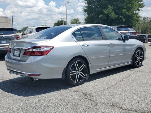 Used 2017 Honda Accord Sport image 5