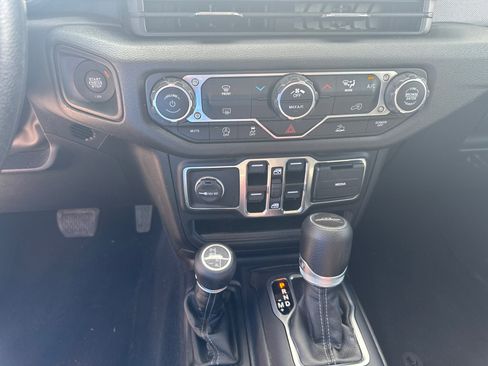 Used 2024 Jeep Gladiator Sport AWD/4WD image 27