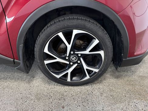 Used 2018 Toyota C-HR XLE FWD image 23