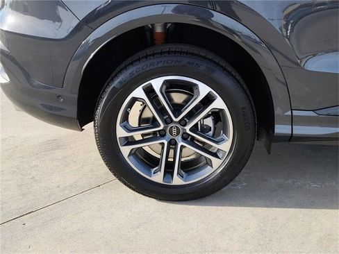 New 2025 Audi Q5 Premium image 9
