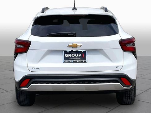 Used 2026 Chevrolet Trax LT FWD image 5