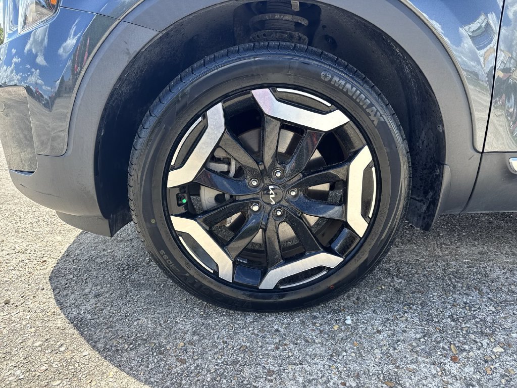 Used 2023 Kia Telluride EX w/ EX Captain's Chair Package FWD image 12