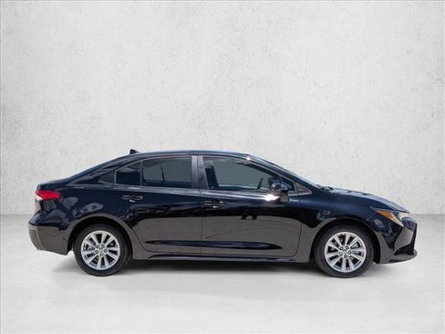 Used 2023 Toyota Corolla LE w/ LE Convenience Package FWD image 4