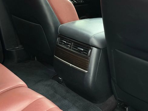 Used 2020 Lexus LX 570 4WD w/ 3rd Row & Luxury Pkg image 38