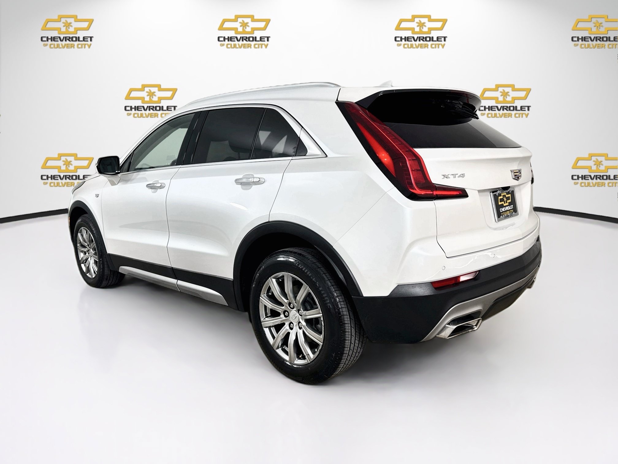 Used 2021 Cadillac XT4 Premium Luxury w/ Cold Weather Package FWD image 6