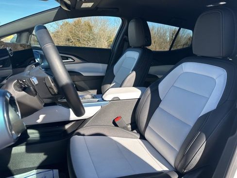 Certified 2025 Chevrolet Equinox EV LT image 14