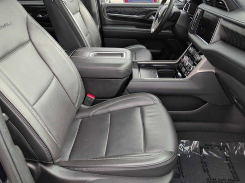 Used 2024 GMC Yukon XL Denali image 24