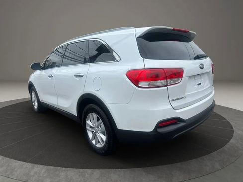 Used 2018 Kia Sorento LX image 7