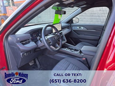 Used 2025 Ford Explorer ST-Line w/ ST-Line Street Pack image 28