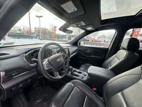 Used 2023 Chevrolet Traverse Premier image 9