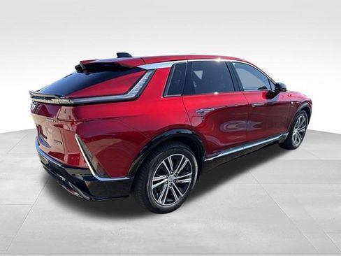 Certified 2024 Cadillac Lyriq Luxury AWD/4WD image 5