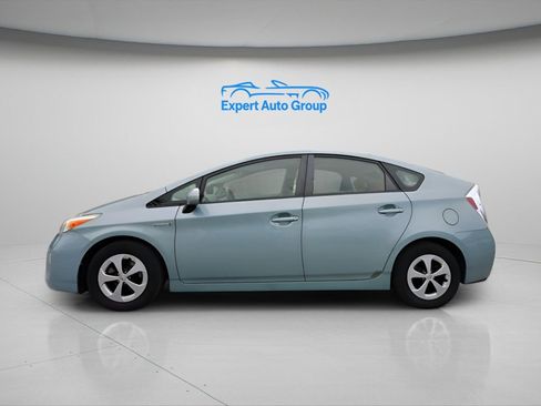 Used 2014 Toyota Prius Three image 2