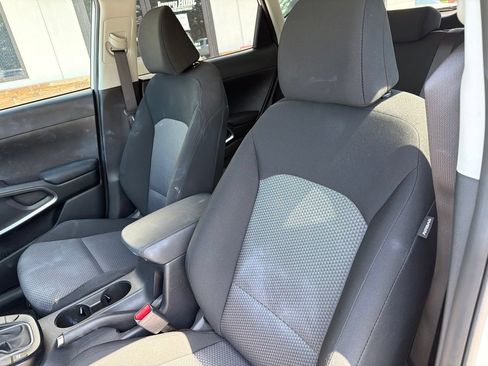 Used 2025 Kia Soul LX w/ LX Technology Package FWD image 3