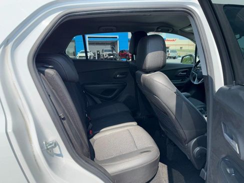 Used 2022 Chevrolet Trax LT w/ Driver Confidence Package AWD/4WD image 10