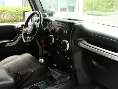 Used 2012 Jeep Wrangler Unlimited Sahara w/ Connectivity Group AWD/4WD image 32