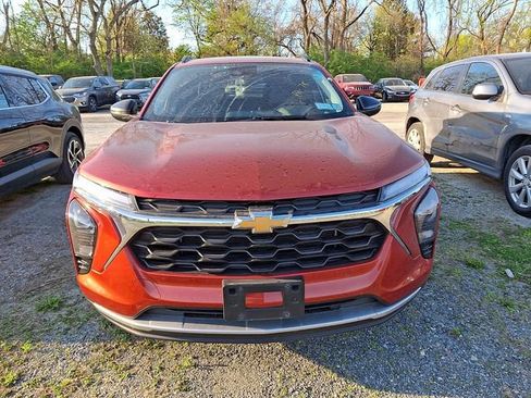 Used 2024 Chevrolet Trax LT w/ Driver Confidence Package image 2