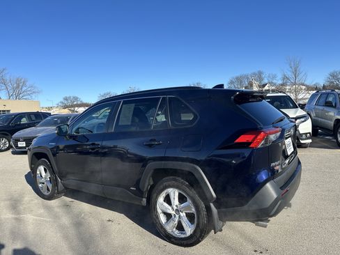 Used 2021 Toyota RAV4 XLE Premium image 7