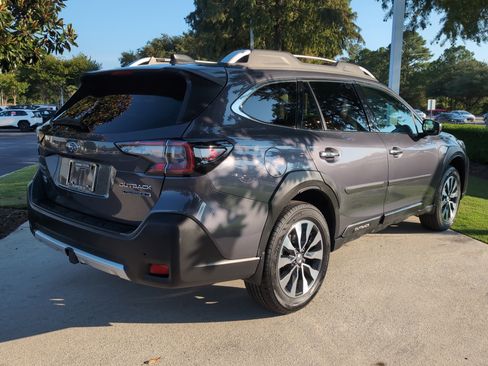 Used 2025 Subaru Outback Touring XT AWD/4WD image 10
