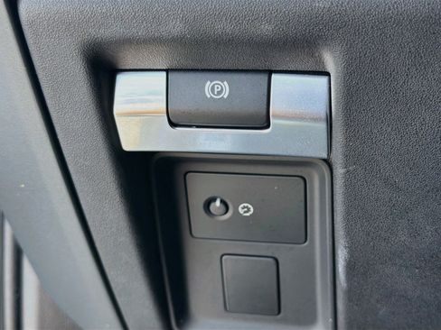 Used 2023 Land Rover Defender 110 X AWD/4WD image 36