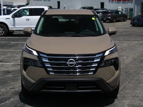 Used 2024 Nissan Rogue SV AWD/4WD image 7