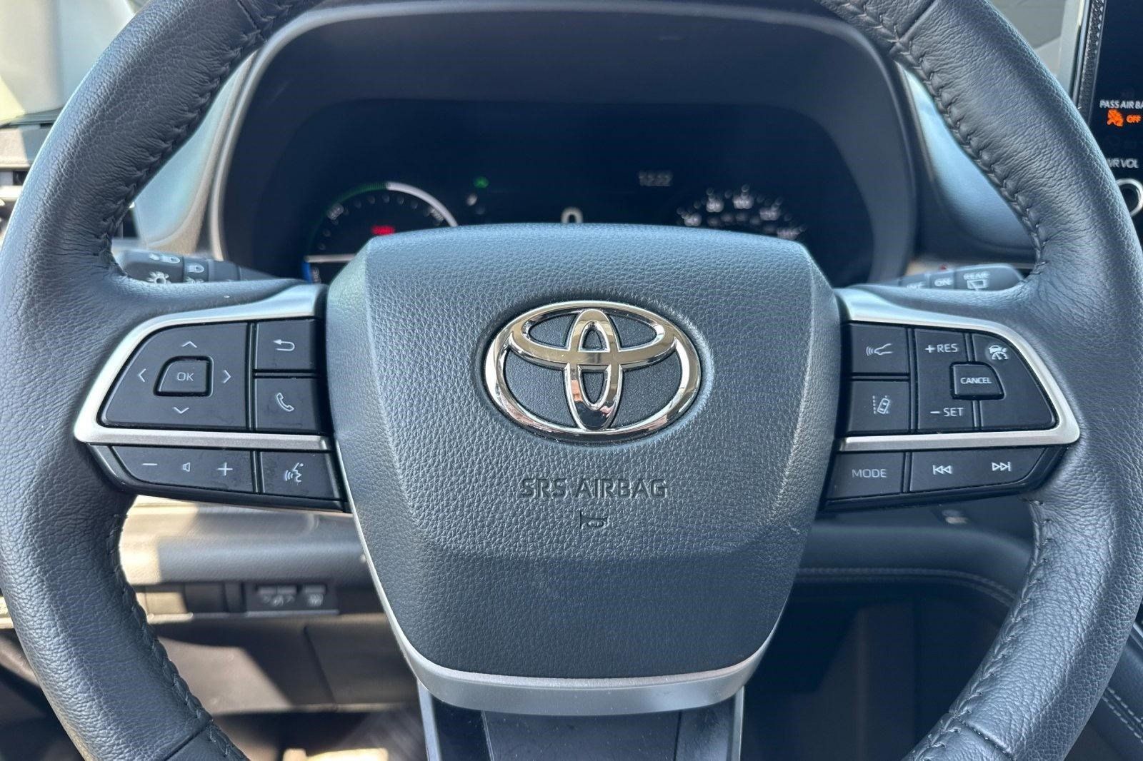 Used 2026 Toyota Sienna XLE FWD image 11