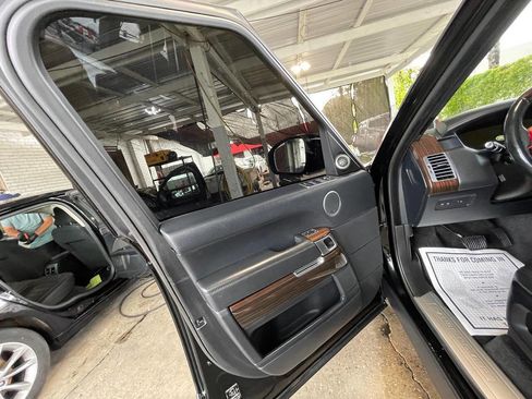 Used 2016 Land Rover Range Rover HSE image 9