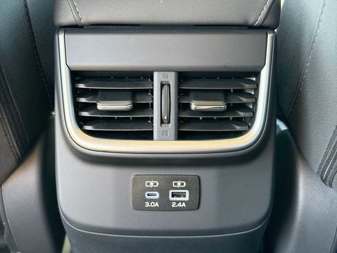 Used 2025 Subaru Outback Premium AWD/4WD image 30