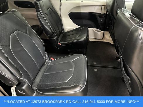 Used 2018 Chrysler Pacifica Limited FWD image 23