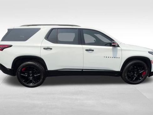 Certified 2022 Chevrolet Traverse Premier w/ Redline Edition AWD/4WD image 8
