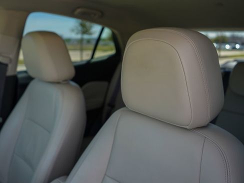 Used 2017 Buick Encore Essence image 5