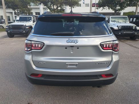 Certified 2022 Jeep Compass Limited image 6