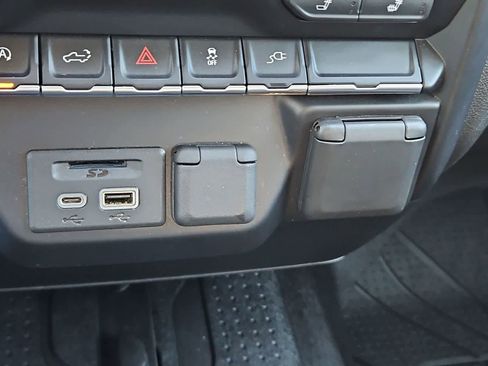 Used 2021 Chevrolet Silverado 1500 LT w/ Texas Edition Plus image 29