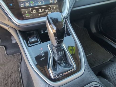 Used 2025 Subaru Outback Premium AWD/4WD image 22