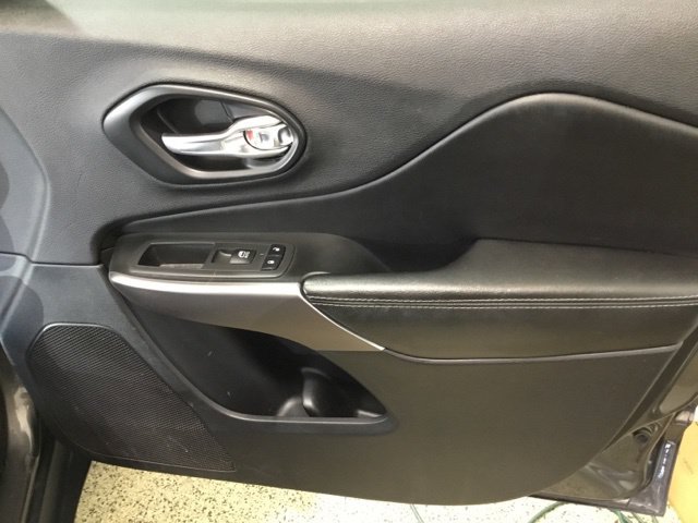 Used 2019 Jeep Cherokee Limited AWD/4WD image 50