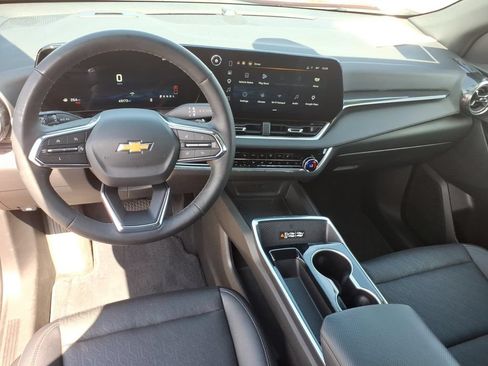 Used 2025 Chevrolet Equinox LT w/ Convenience Package II FWD image 18