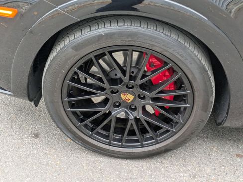 Used 2022 Porsche Cayenne GTS image 11