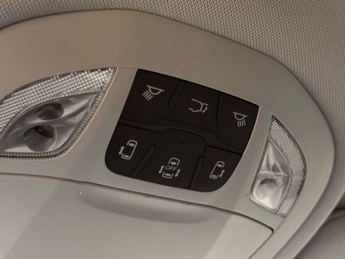 Used 2023 Chrysler Pacifica Touring-L FWD image 50