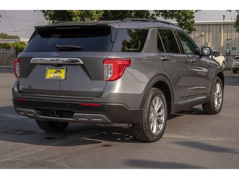 Used 2022 Ford Explorer XLT w/ Equipment Group 202A AWD/4WD image 3