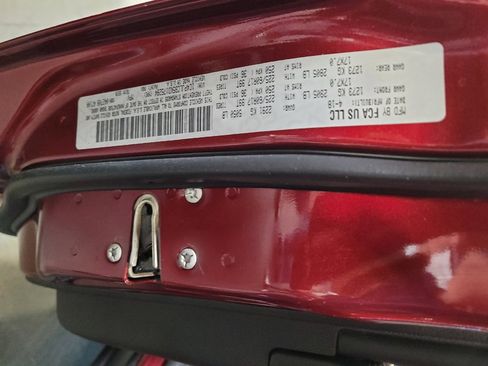 Used 2019 Jeep Cherokee Latitude w/ Popular Appearance Group FWD image 33
