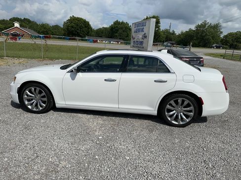 Used 2018 Chrysler 300 Limited w/ Safetytec Plus Group RWD image 8