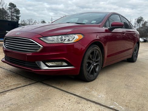 Used 2018 Ford Fusion SE w/ Equipment Group 201A image 3