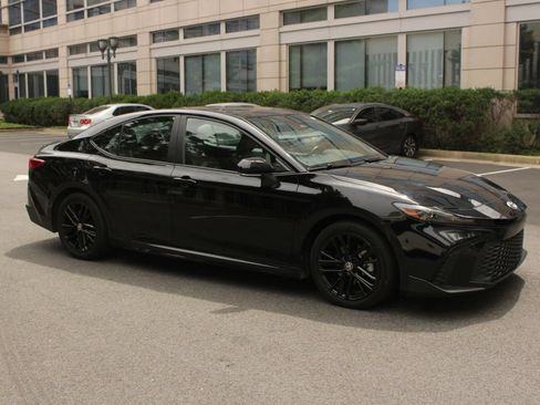 Used 2025 Toyota Camry SE w/ Multimedia Upgrade Package FWD image 2