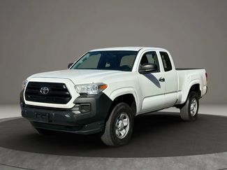 Used 2016 Toyota Tacoma SR video 1