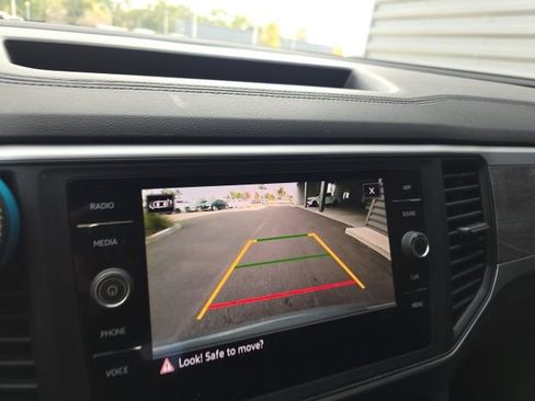 Used 2021 Volkswagen Atlas Cross Sport SE image 13