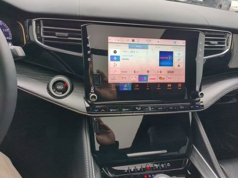 Used 2023 Jeep Wagoneer Series II w/ Premium Group I image 17