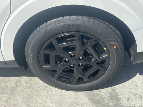 New 2026 Kia Carnival SX FWD image 11