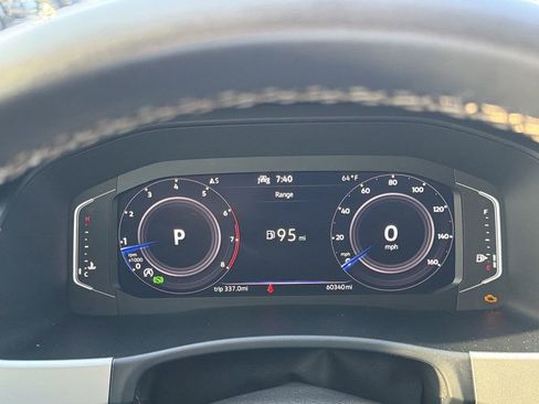 Used 2022 Volkswagen Atlas Cross Sport SE w/ Black Wheel Package FWD image 26